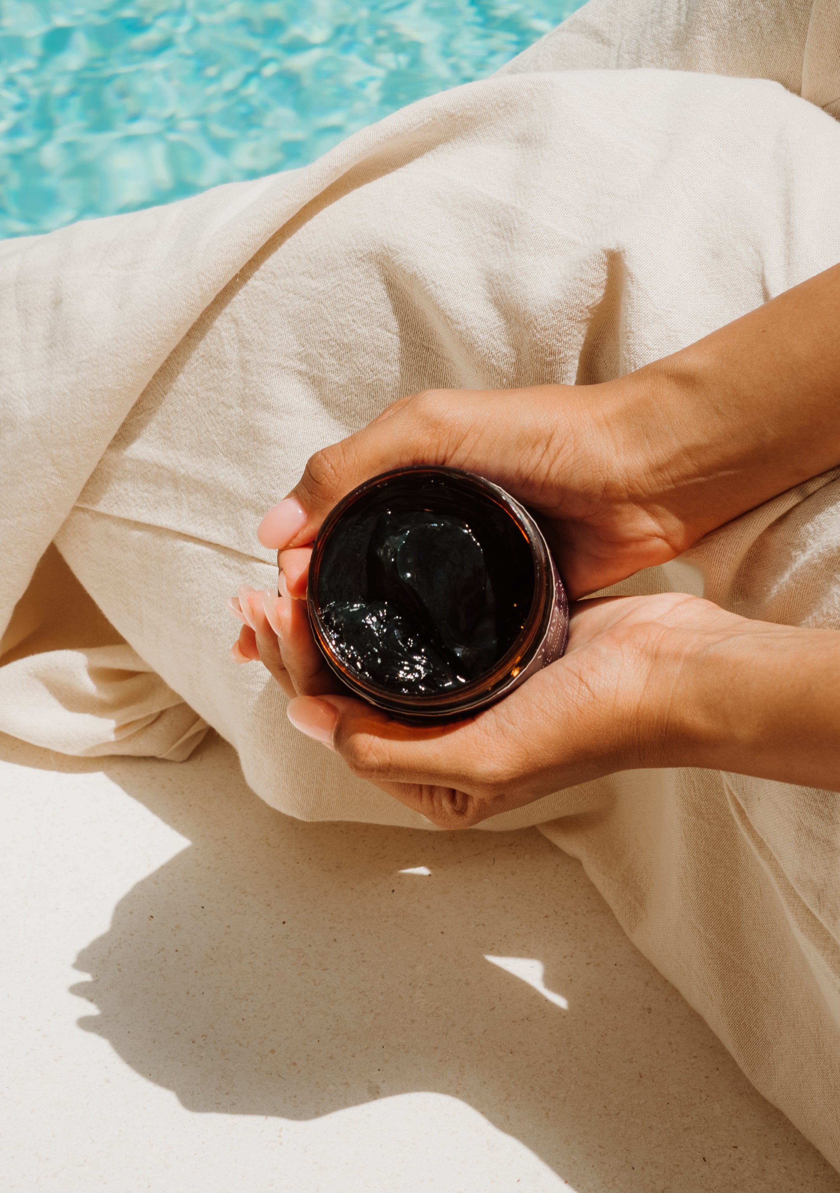 Black Soap with Nila jar – Traditional Moroccan exfoliating soap enriched with Nila powder for radiant and soft skin.
