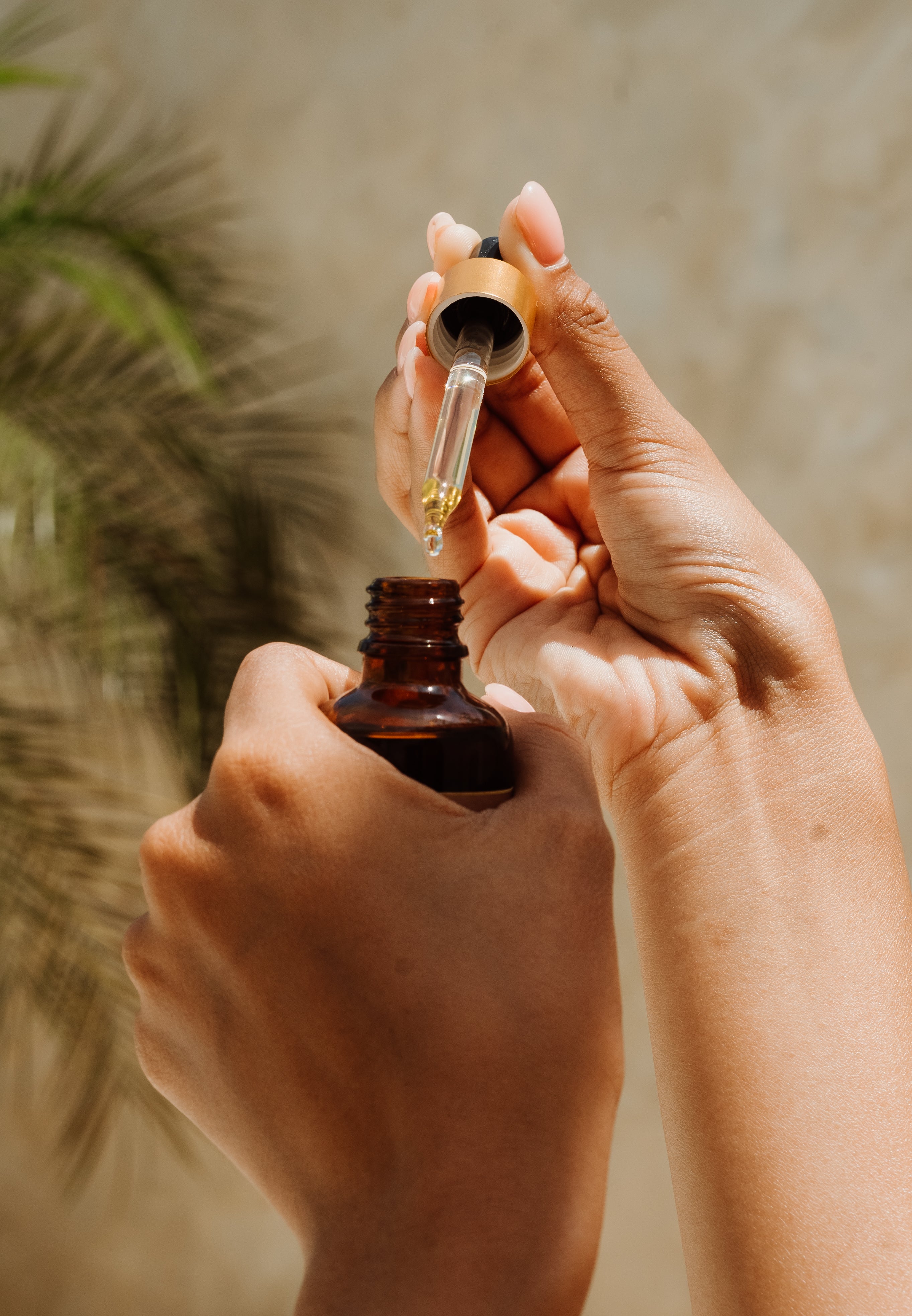Prickly pear seed oil bottle — pure Moroccan botanical oil — Alziyana Dubai
